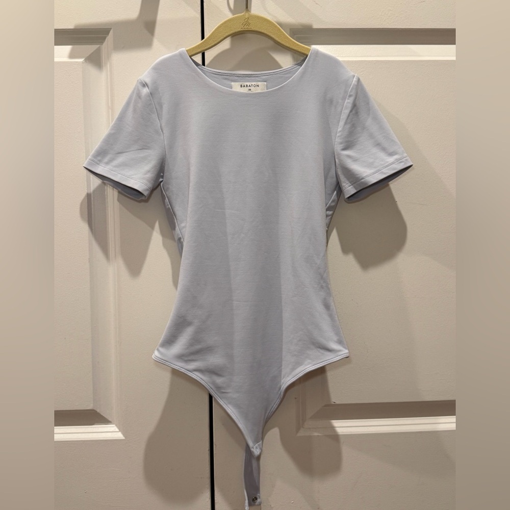 Aritzia Babaton Contour Crew Shortsleeve Bodysuit Cement Blue Sz XS NWOT